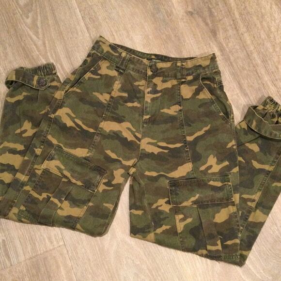 Forever 21 Pants - Forever 21 Camo cargo jogger pants S